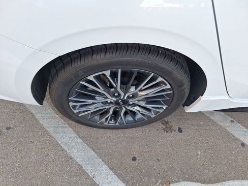 Used 2022 Kia Forte GT-Line w/ GT-Line Premium Package image 11