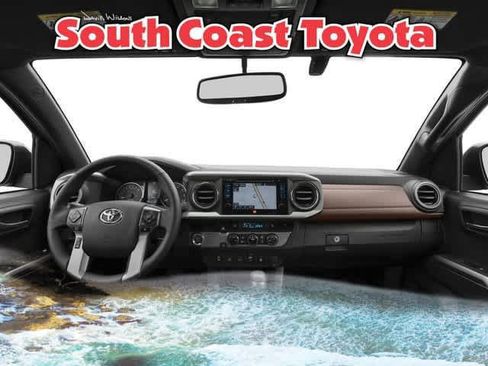 Used 2016 Toyota Tacoma Limited w/ Towing Package image 4