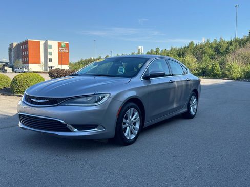 Used 2017 Chrysler 200 Limited w/ Driver Assist Package FWD image 8