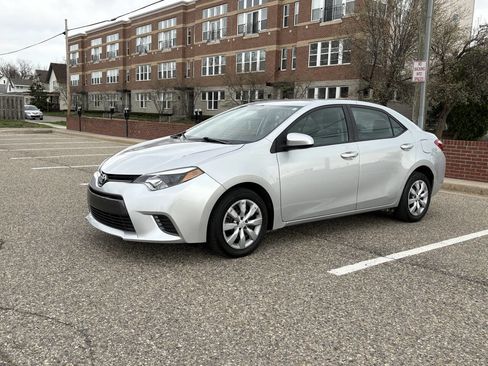 Used 2015 Toyota Corolla LE FWD image 3