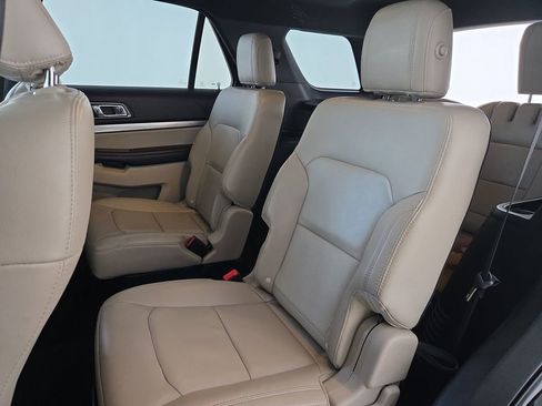 Used 2018 Ford Explorer XLT w/ Equipment Group 202A FWD image 29