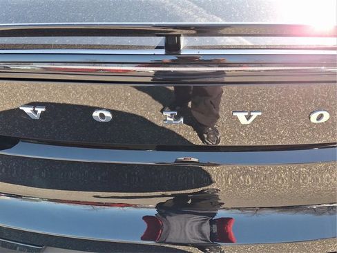 Certified 2023 Volvo C40 P8 Recharge Plus w/ Climate Package image 28