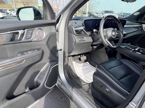 Certified 2025 Buick Enclave Avenir image 15