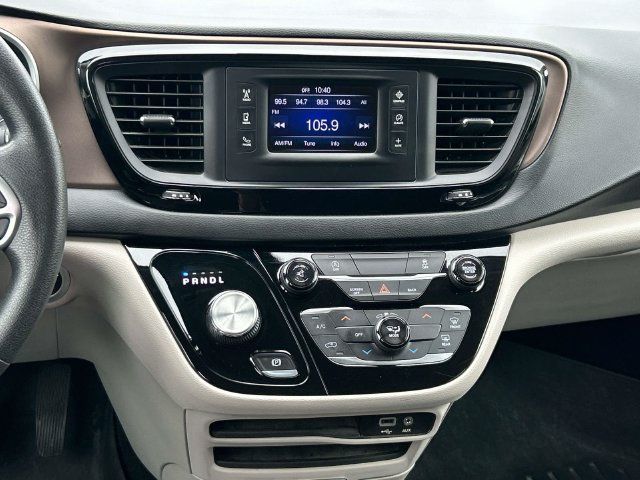 Used 2017 Chrysler Pacifica LX FWD image 16