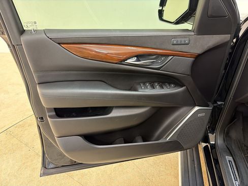 Used 2020 Cadillac Escalade ESV Premium Luxury AWD/4WD image 12