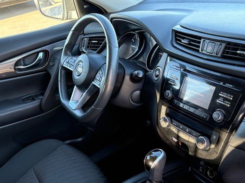 Used 2017 Nissan Rogue SV image 37