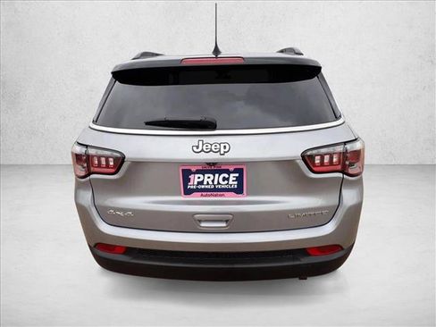 Used 2022 Jeep Compass Limited AWD/4WD image 3
