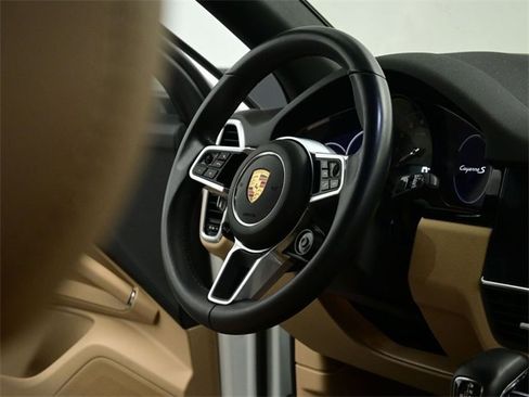 Used 2023 Porsche Cayenne S Platinum w/ Assistance Package image 43