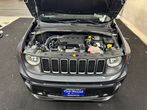 Used 2023 Jeep Renegade Latitude AWD/4WD image 11