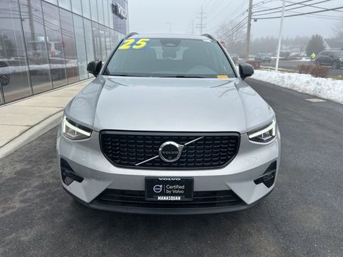 Certified 2025 Volvo XC40 B5 Plus AWD/4WD image 7