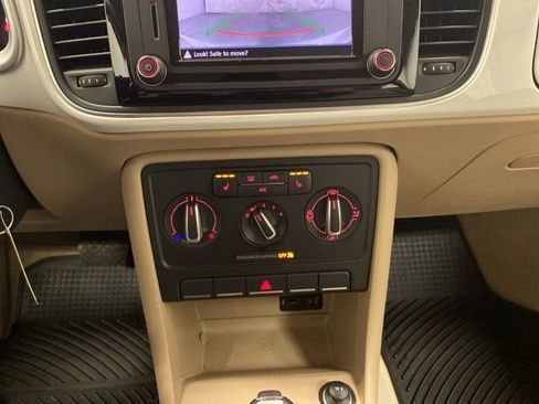 Used 2016 Volkswagen Beetle 1.8T S image 12