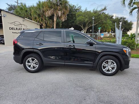 Used 2024 GMC Terrain SLE FWD image 4