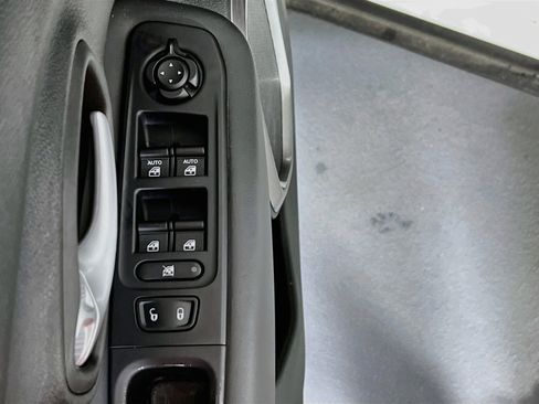 Used 2023 Jeep Renegade Latitude AWD/4WD image 18