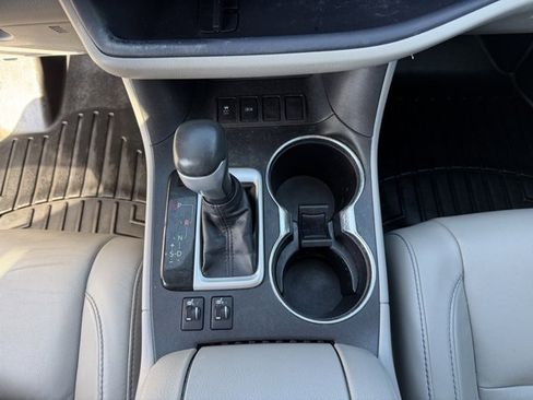 Used 2018 Toyota Highlander XLE image 19