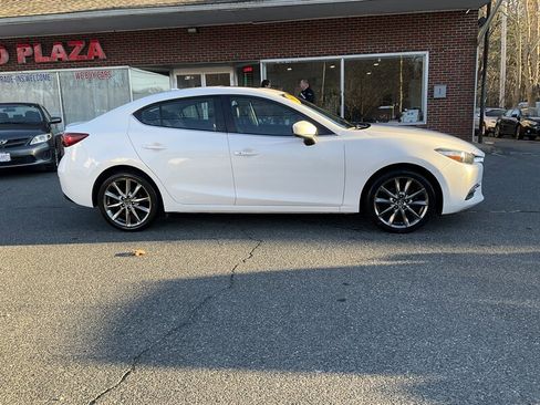 Used 2018 MAZDA MAZDA3 Touring image 4