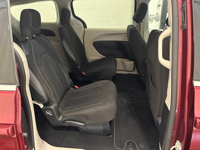 Used 2023 Chrysler Voyager LX FWD image 34