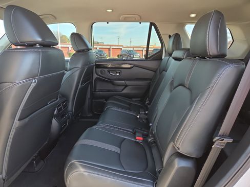 Used 2024 Honda Pilot EX-L image 11