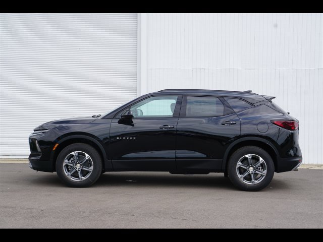 New 2026 Chevrolet Blazer LT w/ Convenience Package FWD image 2