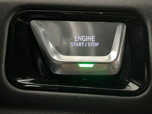 Used 2025 GMC Yukon XL Denali AWD/4WD image 33
