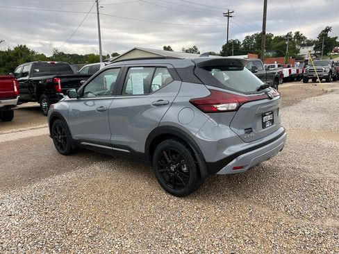 Used 2024 Nissan Kicks SR w/ SR Premium Package FWD image 6