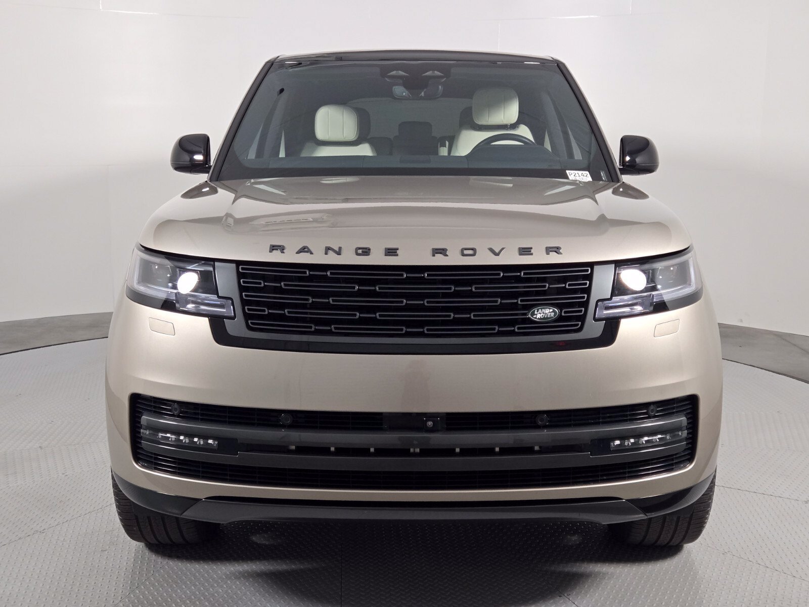Used 2025 Land Rover Range Rover SE AWD/4WD image 8