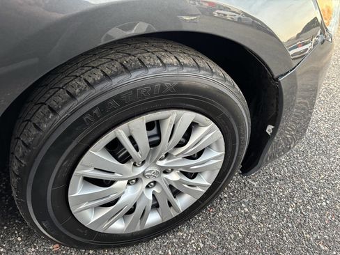 Used 2013 Toyota Camry LE image 24