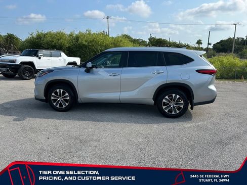 Used 2023 Toyota Highlander XLE FWD image 8
