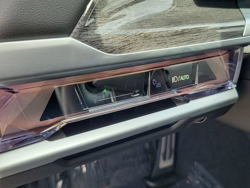Used 2025 BMW 740i RWD image 36