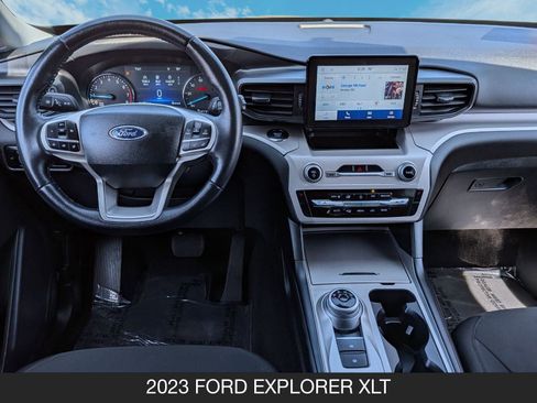 Used 2023 Ford Explorer XLT image 14