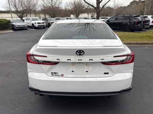 Used 2025 Toyota Camry SE image 15