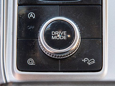 Used 2023 Ford Explorer King Ranch w/ Technology Package image 25