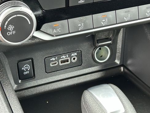 Used 2025 Nissan Sentra SV FWD image 21