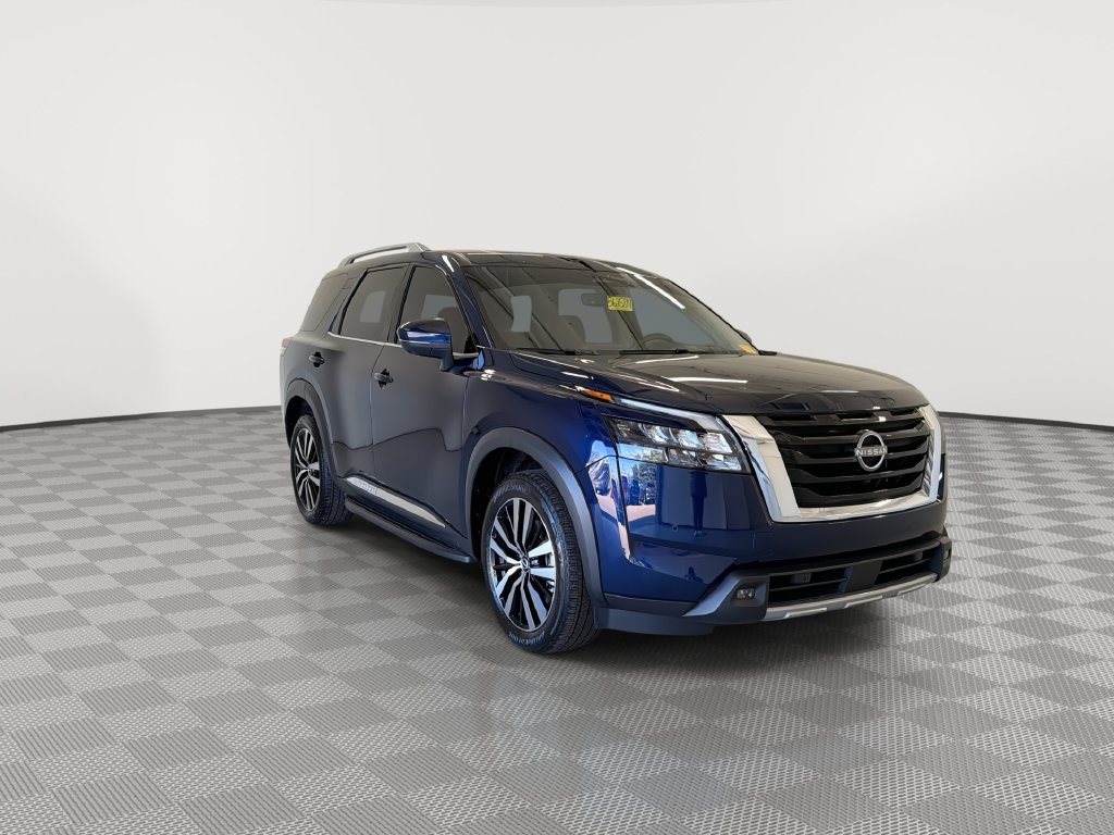 Certified 2025 Nissan Pathfinder Platinum w/ Lighting Package (N93) FWD image 3