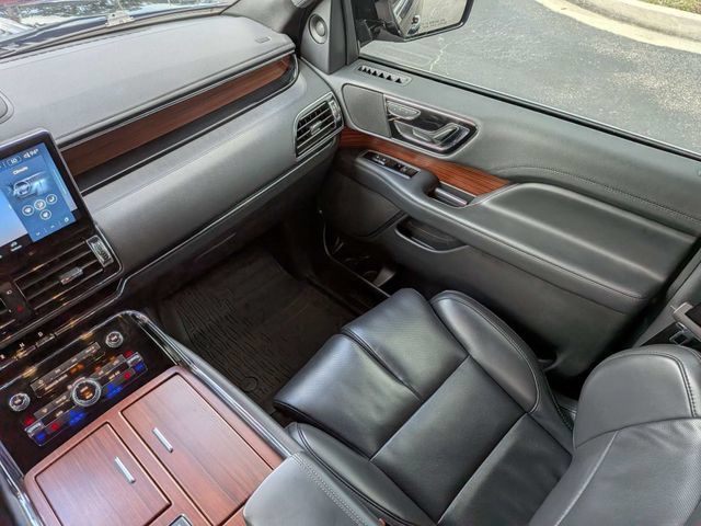 Used 2022 Lincoln Navigator 4WD image 18