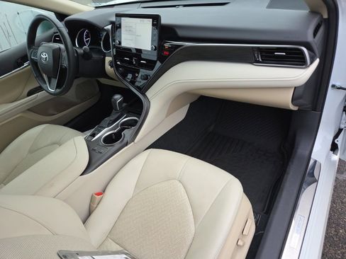 Used 2023 Toyota Camry XLE image 19