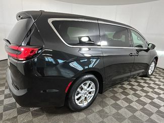 Used 2024 Chrysler Pacifica Touring-L FWD video 3
