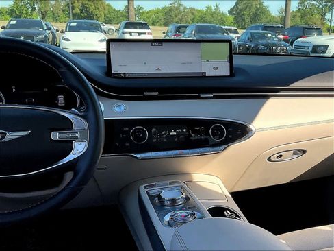 Used 2025 Genesis GV70 2.5T w/ Advanced Package AWD/4WD image 9