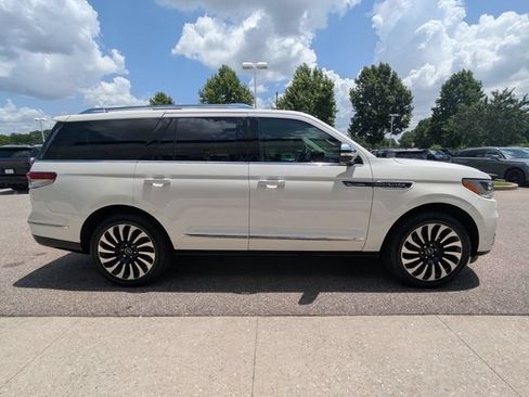 Certified 2022 Lincoln Navigator Black Label AWD/4WD image 9