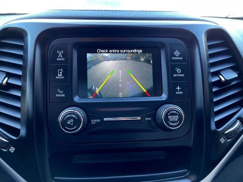 Used 2018 Jeep Cherokee Latitude image 19