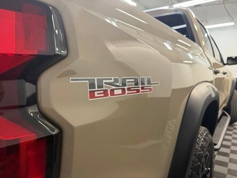 Used 2024 Chevrolet Colorado Trail Boss w/ Safety Package AWD/4WD image 33