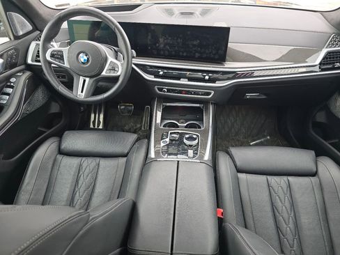 Used 2025 BMW X7 M60i image 24