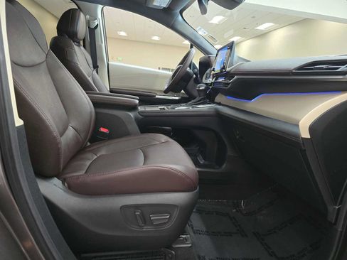 Certified 2024 Toyota Sienna Platinum AWD/4WD image 28
