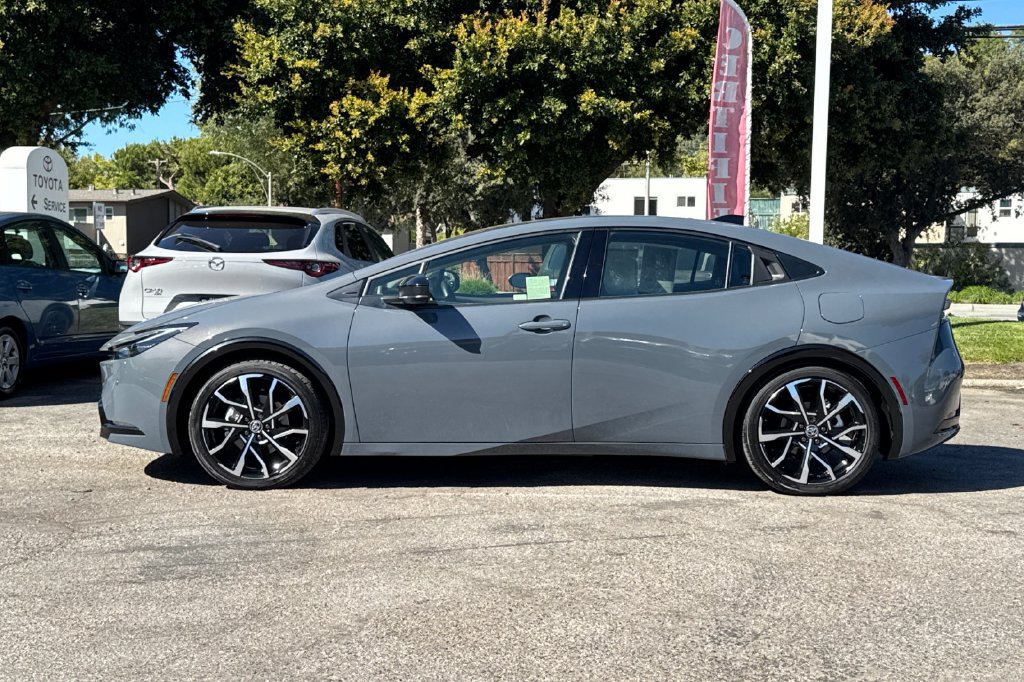 Certified 2025 Toyota Prius Plug-In Hybrid FWD image 6
