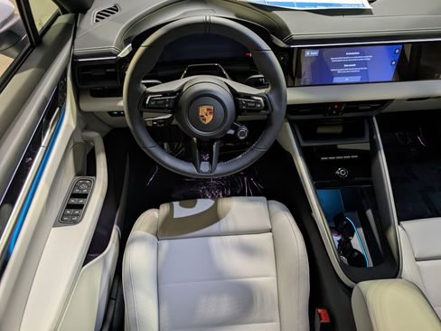 New 2026 Porsche Macan 4 Electric AWD/4WD image 6