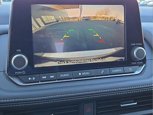 Used 2025 Nissan Rogue SV w/ SV Premium Package image 29