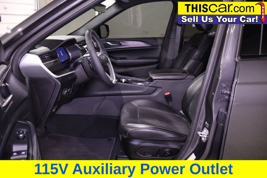 Used 2025 Jeep Grand Cherokee Laredo RWD image 28
