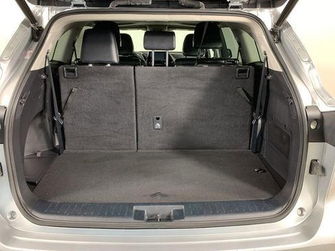 Used 2022 Toyota Highlander XLE image 13