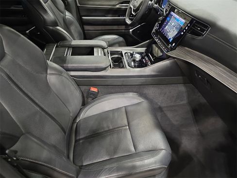 Used 2024 Jeep Wagoneer L Series II w/ Flexible Seating Group image 10