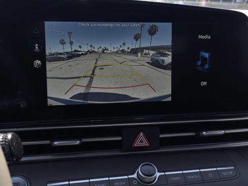 Used 2025 Hyundai Elantra SEL FWD image 11