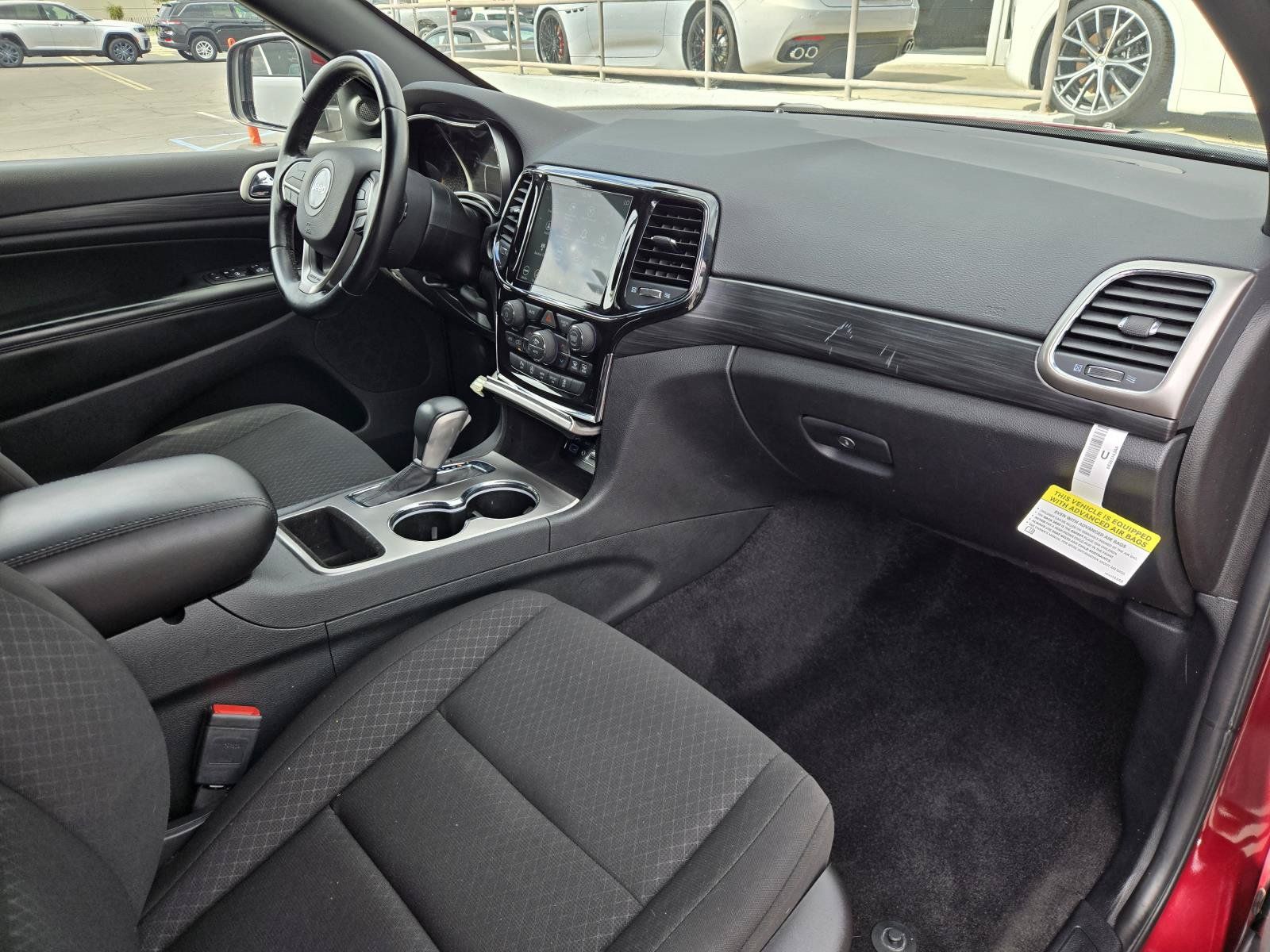 Used 2022 Jeep Grand Cherokee Laredo E RWD image 33